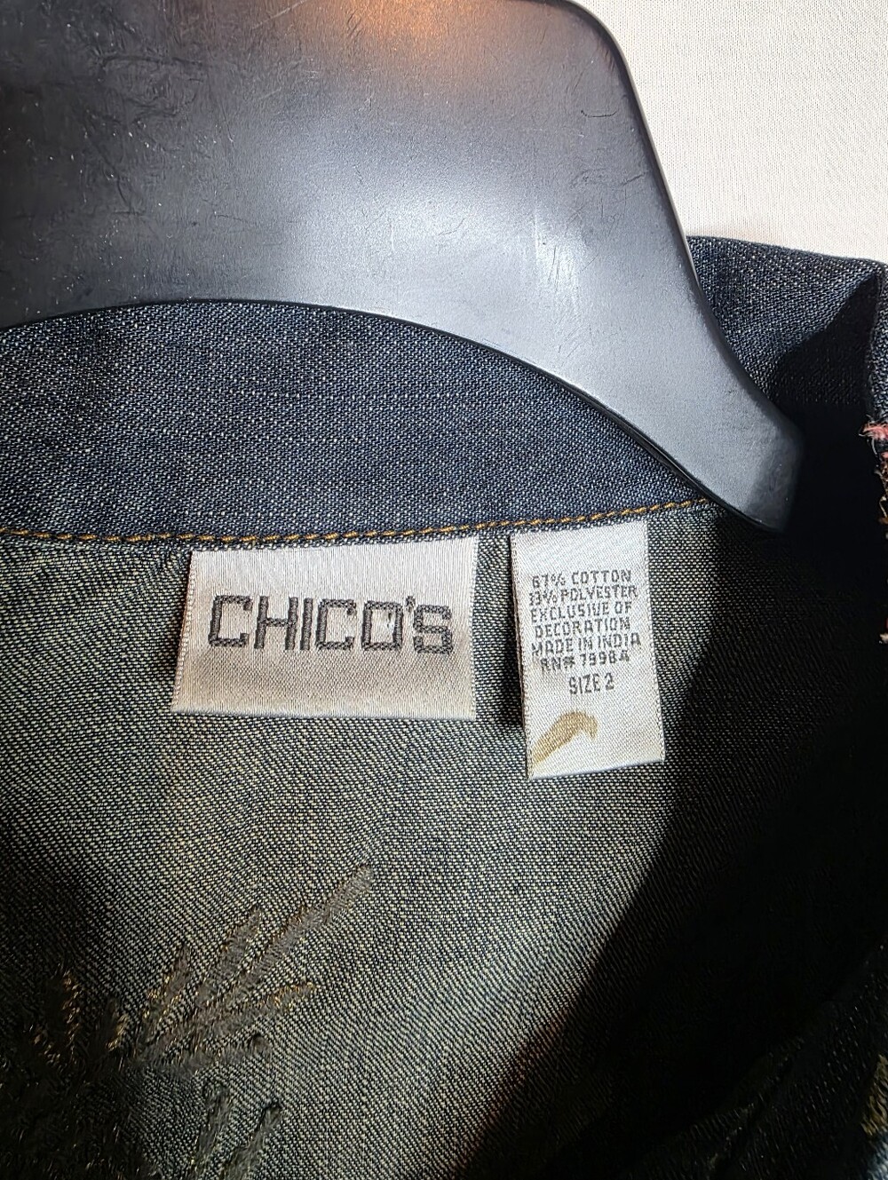 Chico’s Embroidered Patchwork Floral Denim Jacket Womens Chicos Size 2 Large - Picture 6 of 7